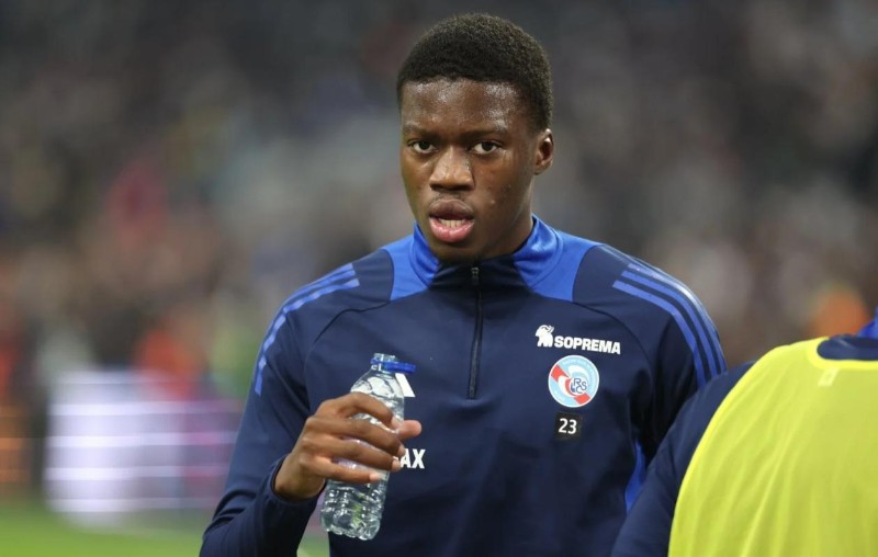 Mamadou Sarr được Chelsea gọi về từ Strasbourg 1 Chelsea triệu hồi Sarr về đá Ngoại hạng Anh