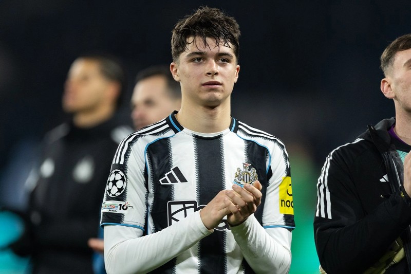 MU muốn ‘đánh cắp’ Lewis Miley từ Newcastle 3 Newcastle không có ý định bán Lewis Miley